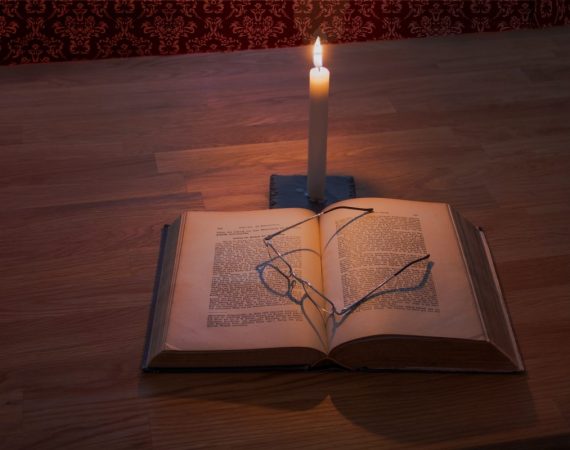 bible-book-candle-256560